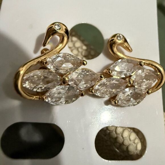 GOLDEN SWAN CRYSTAL STUD EARRINGS – WOMEN’S ELEGANT STATEMENT JEWELRY - Picture 12 of 17